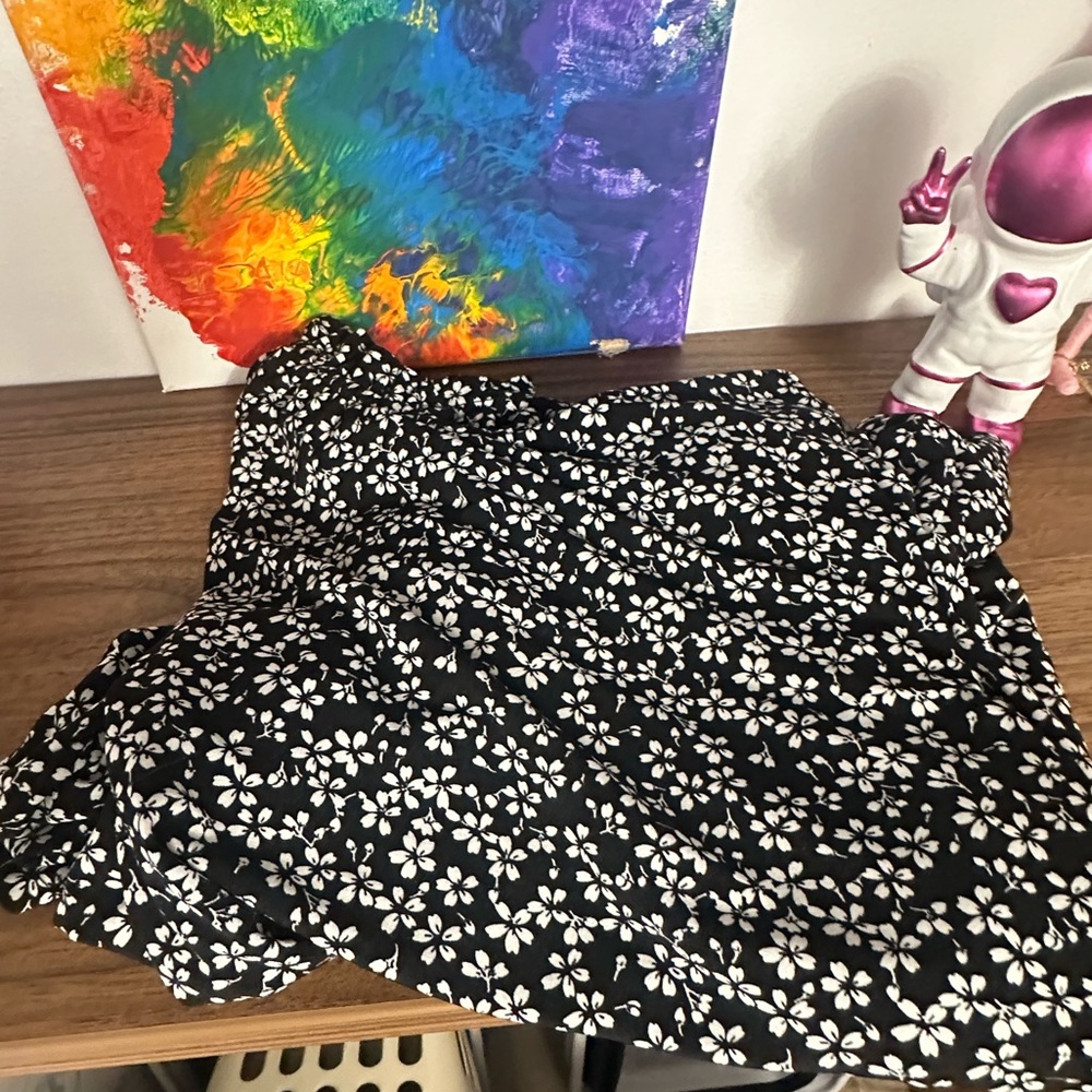 CeCe Black and White Floral A-Line Skirt